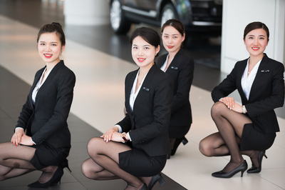 禮儀訓練，為何要“咬吸管、頭頂書”？