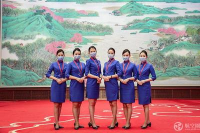 70名東航空姐亮相第四屆進博會，參與禮儀引導服務